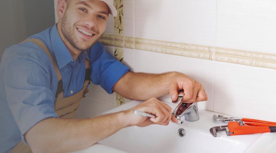 Handle or spout repair in Aurora, IN